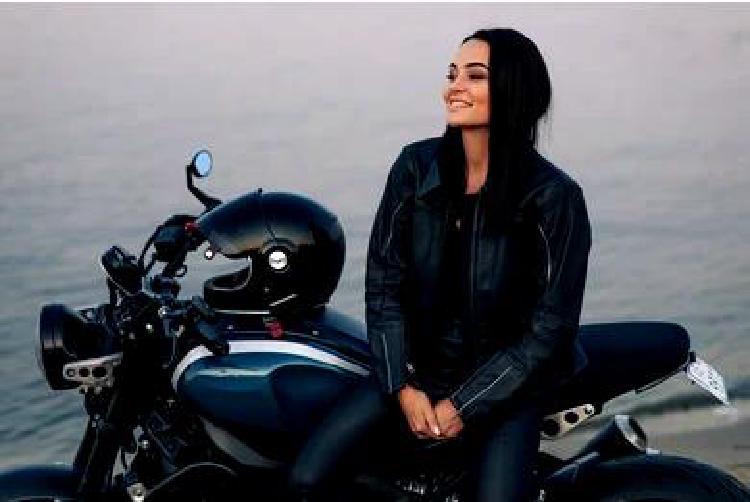 Подливаем масла в огонь: Влияние женщин на страсть к мотоциклетному спорту